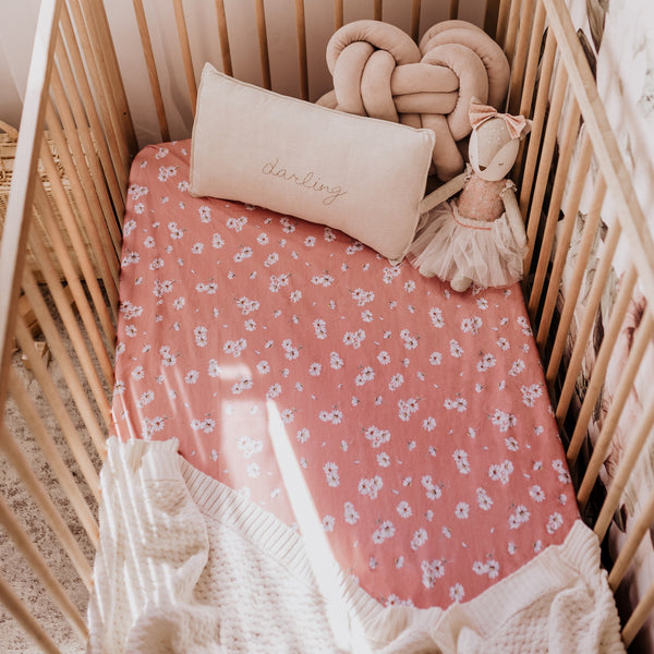 SNUGGLE HUNNY DAISY FITTED COT SHEET